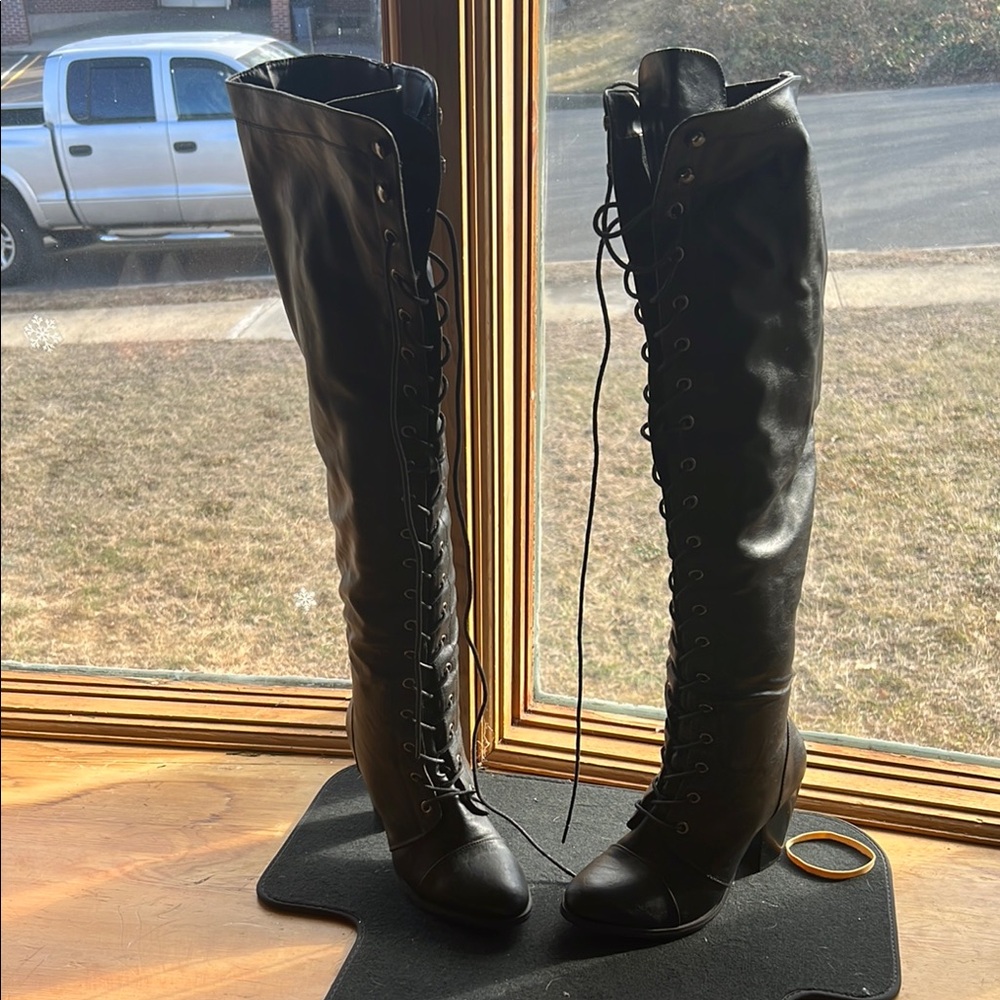 Women's Black Knee-High Lace-Up Boots